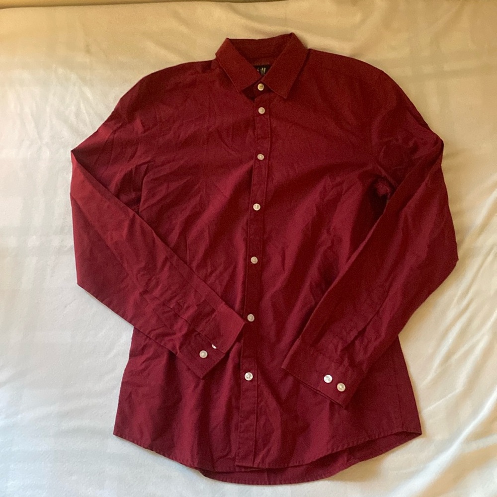 🍷 Men’s H&M slim fit small size long sleeve button down shirt. Wine Red 🍷